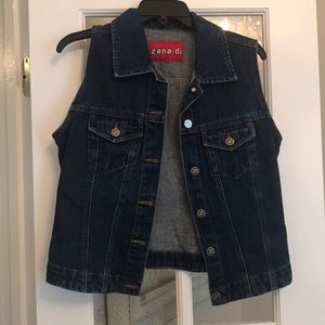 Cute jean vest!